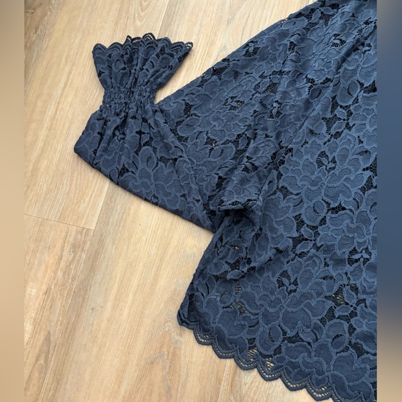 Elegant Navy Blue Lace Long sleeve Free people Top in size small - Picture 11 of 12